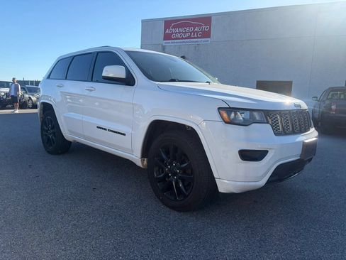 Used 2019 Jeep Grand Cherokee Altitude AWD/4WD image 11