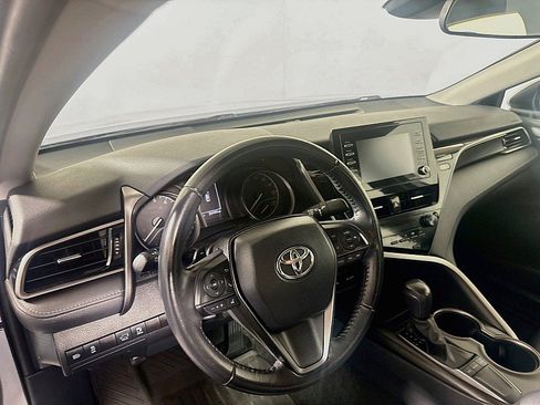 Used 2022 Toyota Camry SE FWD image 9