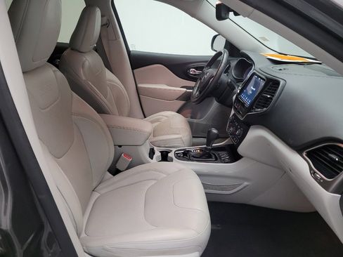 Used 2019 Jeep Cherokee Limited image 21