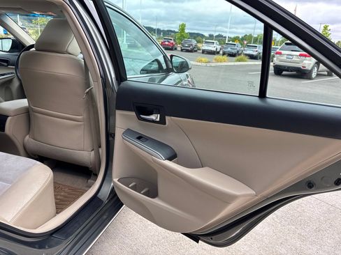 Used 2012 Toyota Camry XLE w/ Leather Pkg FWD image 14