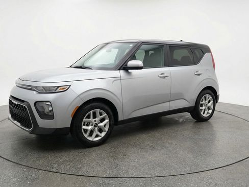 Used 2025 Kia Soul LX w/ LX Technology Package FWD image 3