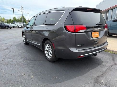 Used 2019 Chrysler Pacifica Touring-L Plus FWD image 10