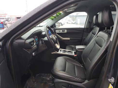 Used 2023 Ford Explorer Limited w/ Equipment Group 301A image 9