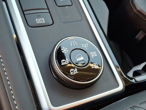 New 2025 Nissan Pathfinder SL w/ Lighting Package (N92) image 16