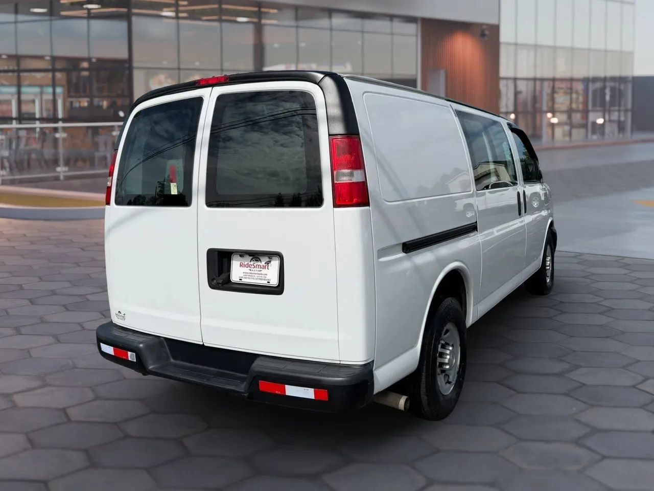 Used 2017 Chevrolet Express 2500 RWD image 5