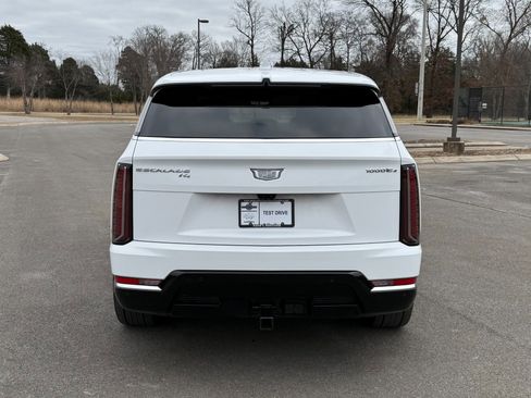 Used 2025 Cadillac Escalade IQ Luxury 2 image 6