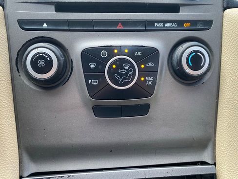 Used 2015 Ford Taurus SE image 14