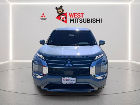 New 2026 Mitsubishi Outlander SE image 2