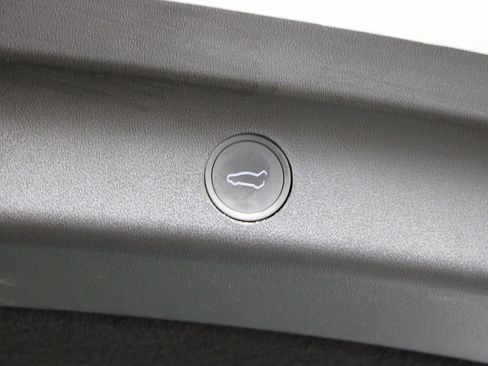 Used 2023 Tesla Model Y Long Range image 27