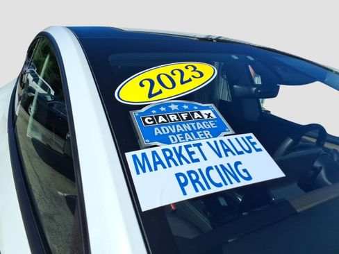 Used 2023 Tesla Model Y Performance AWD/4WD image 9
