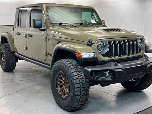 New 2025 Jeep Gladiator Sport AWD/4WD image 7