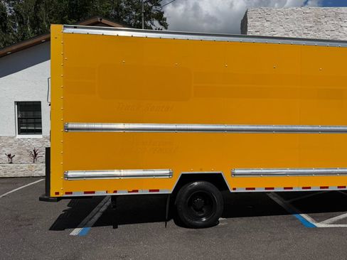 Used 2016 GMC Savana 3500 Extended RWD image 16