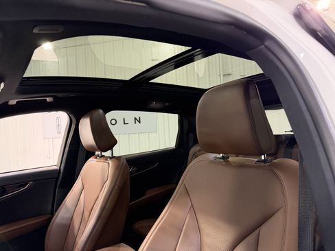 Used 2023 Lincoln Nautilus Reserve w/ Luxury Package FWD image 10