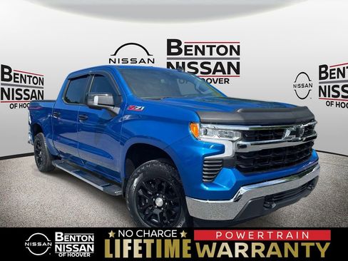 Used 2022 Chevrolet Silverado 1500 LT AWD/4WD image 1