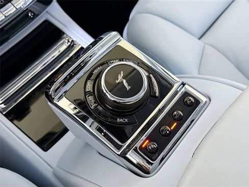 Used 2024 Rolls-Royce Phantom Sedan image 24