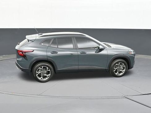 Used 2025 Chevrolet Trax LT FWD image 59