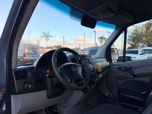 Used 2018 Mercedes-Benz Sprinter 2500 image 13