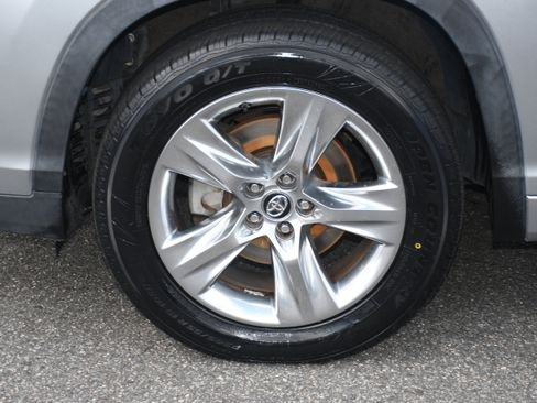 Used 2019 Toyota Highlander Limited image 23