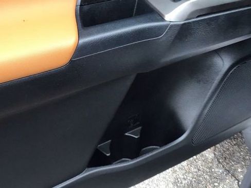 Used 2016 Toyota Tacoma SR5 image 19