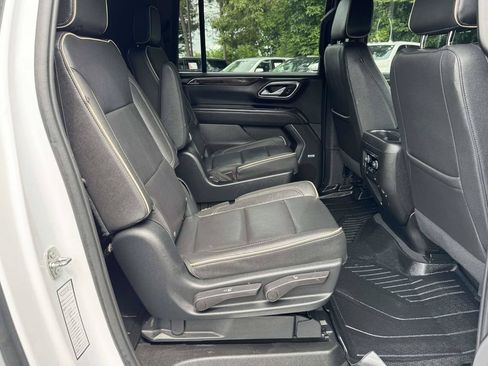 Used 2023 Chevrolet Suburban Premier RWD image 16