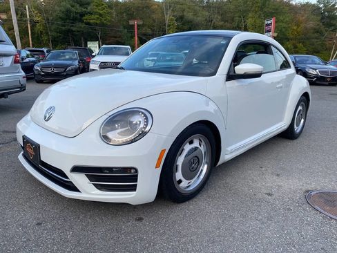 Used 2018 Volkswagen Beetle 2.0T Coast image 2
