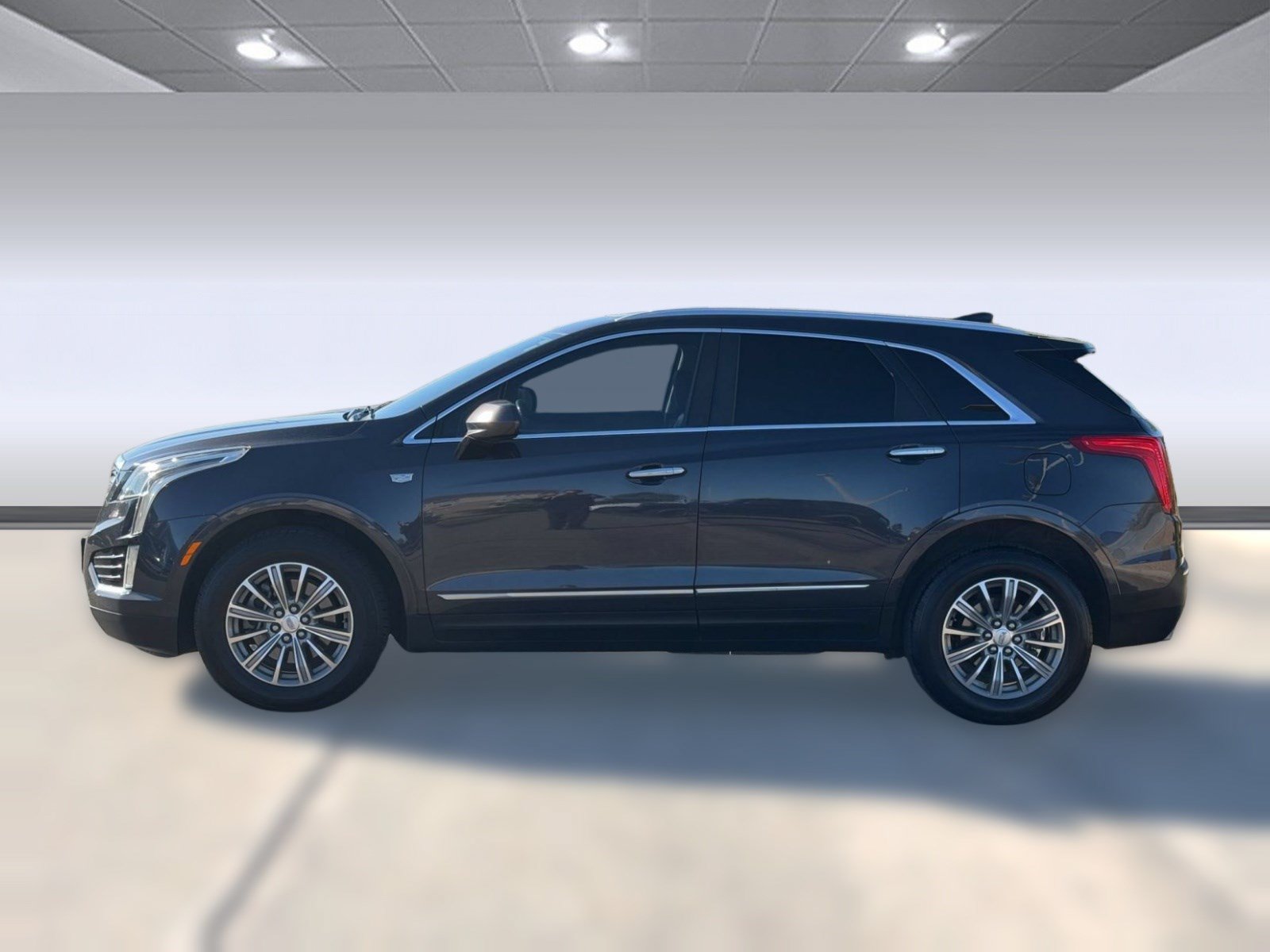Used 2017 Cadillac XT5 Luxury FWD image 2
