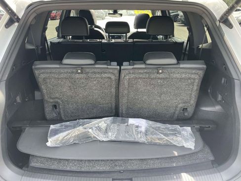 Certified 2022 Volkswagen Tiguan SE R-Line FWD image 10