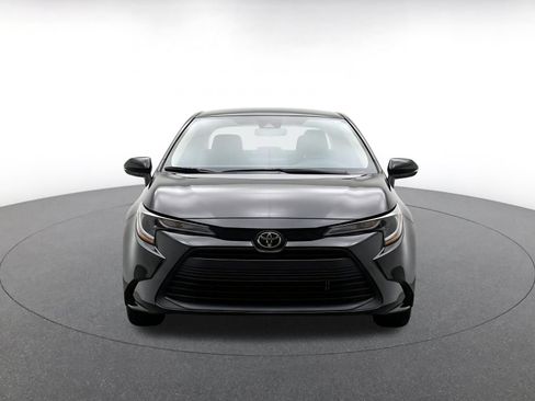 Used 2025 Toyota Corolla LE FWD image 2