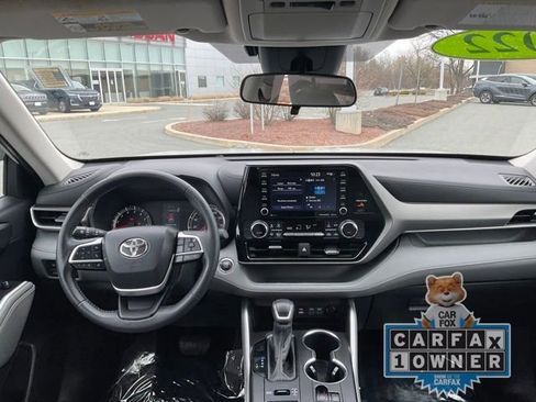 Used 2022 Toyota Highlander LE image 17