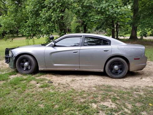 Used 2013 Dodge Charger SE image 1