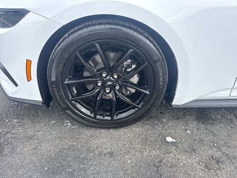 Used 2025 Ford Mustang Premium image 13