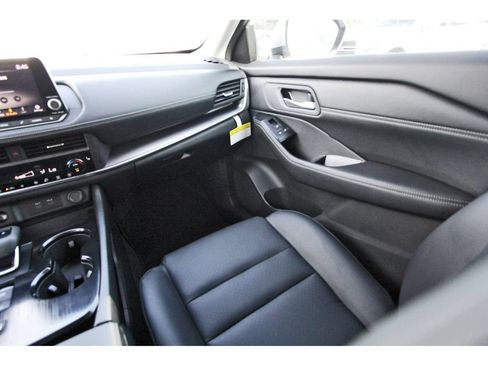 Used 2024 Nissan Rogue SV w/ SV Premium Package FWD image 13