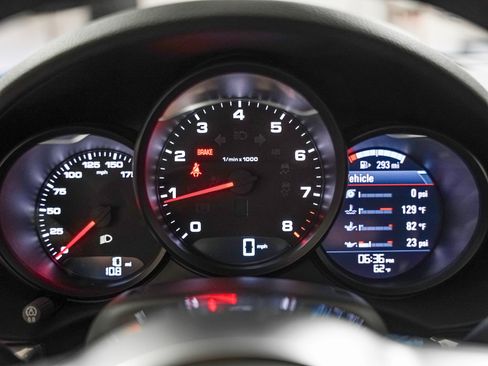 Used 2025 Porsche 718 Cayman image 15