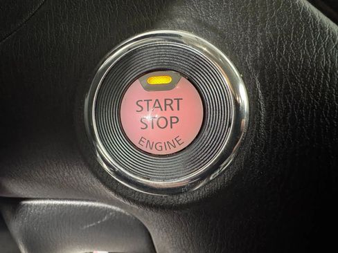 Used 2019 Nissan Pathfinder S image 17