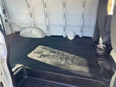 Used 2010 Chevrolet Express 1500 image 12