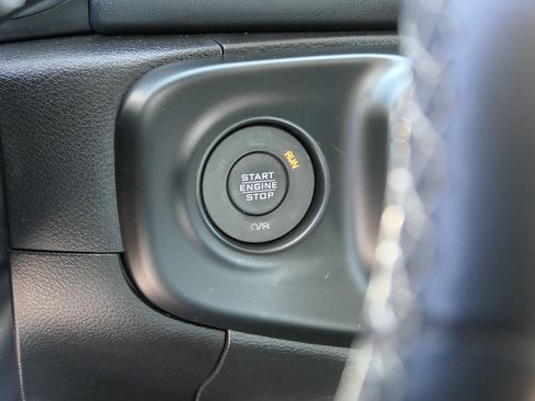 Used 2023 Jeep Wrangler Unlimited Sahara AWD/4WD image 17