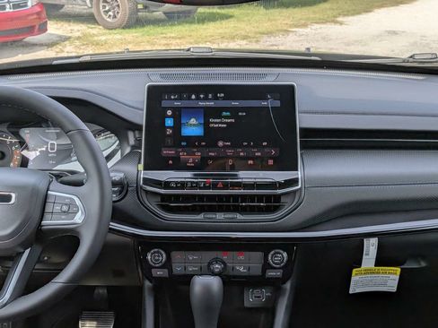 New 2026 Jeep Compass Latitude AWD/4WD image 17