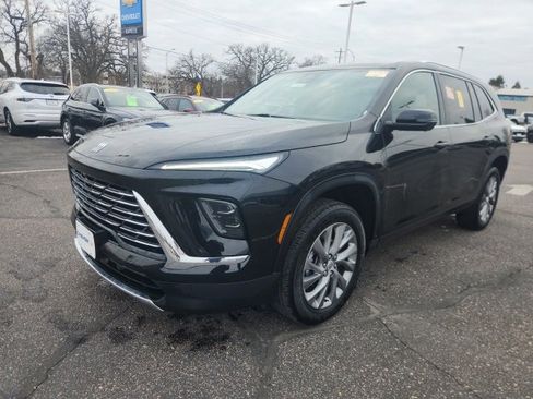 Used 2025 Buick Enclave Preferred image 7