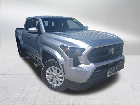 Used 2025 Toyota Tacoma SR5 AWD/4WD image 2