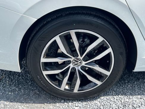 Used 2025 Volkswagen Jetta SE FWD image 13