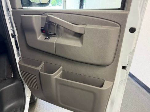 Used 2025 GMC Savana 3500 LT w/ LT Preferred Equipment Group RWD image 27