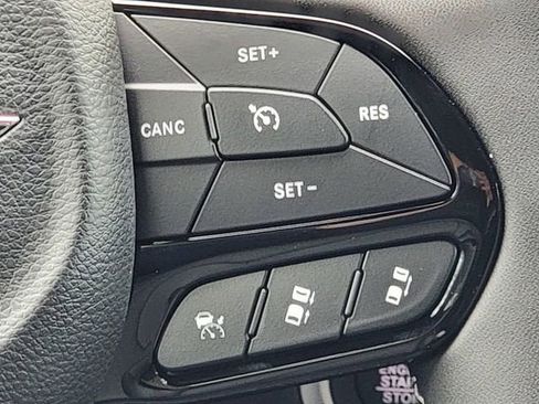 New 2026 Chrysler Pacifica Select AWD/4WD image 34