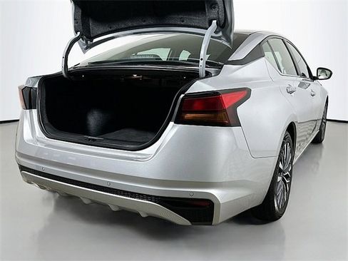 Used 2024 Nissan Altima 2.5 SV image 23
