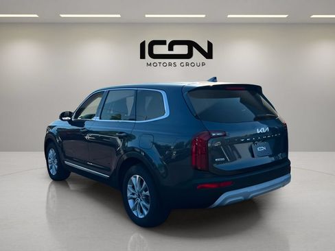 Used 2022 Kia Telluride LX AWD/4WD image 3