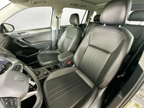 Used 2022 Volkswagen Tiguan SE image 31