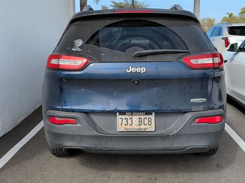 Used 2018 Jeep Cherokee Latitude Plus FWD image 3