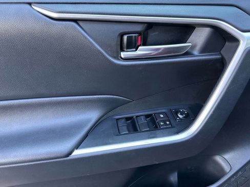 Used 2021 Toyota RAV4 XLE w/ Carpet Mat Package (TMS) image 11