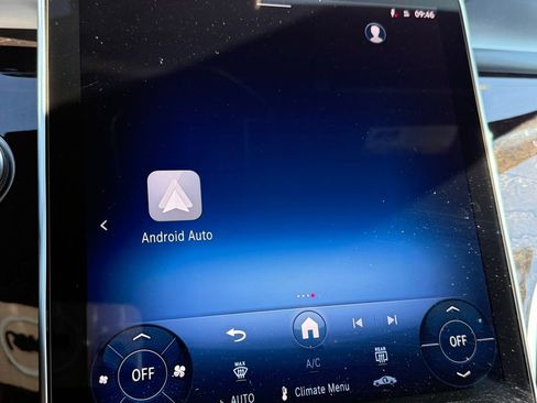 Used 2025 Mercedes-Benz GLC 300 image 13