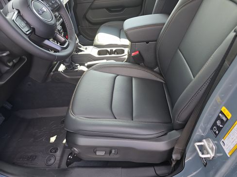 New 2025 Jeep Gladiator Sport w/ Premium Package image 16