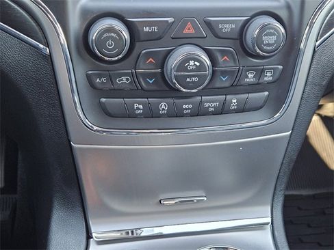 Used 2018 Jeep Grand Cherokee Limited image 19